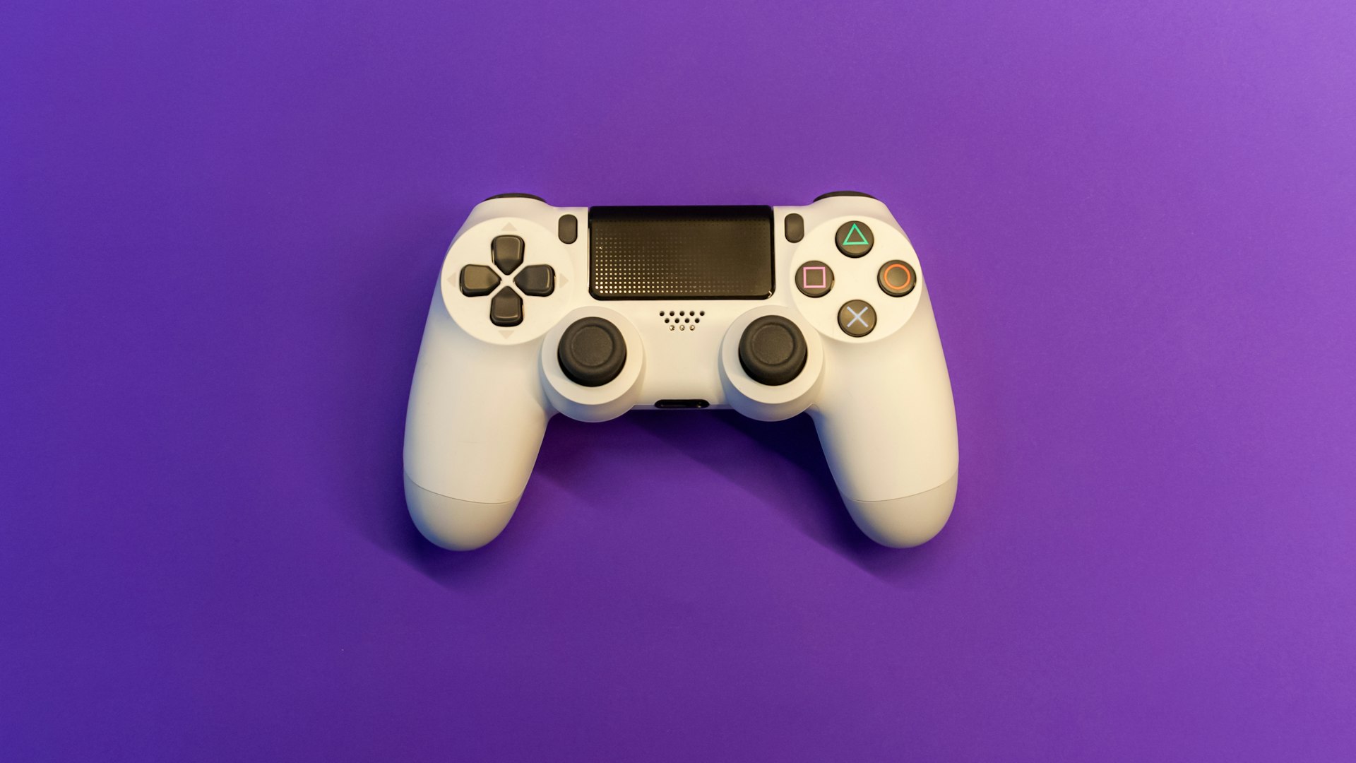 Players competing at a TouchGamingStory esports event